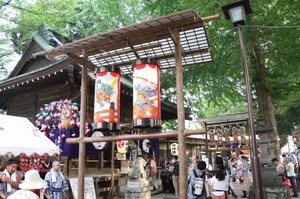 諏訪神社のお祭りのようす