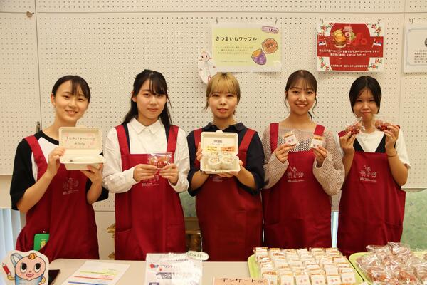 お菓子の配布