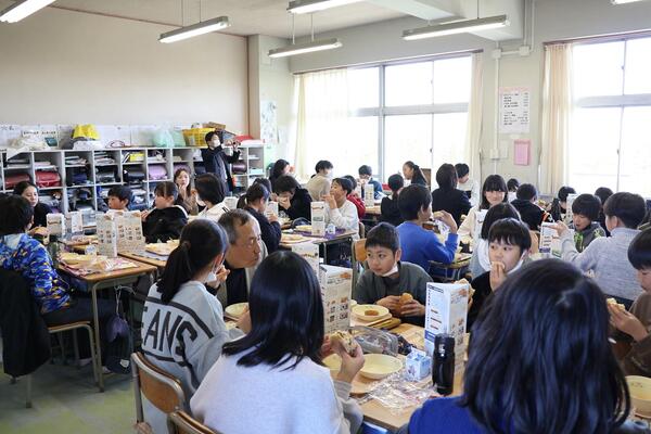 学校給食のようす3