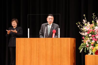 衆議院議員中野英幸様による祝辞の様子